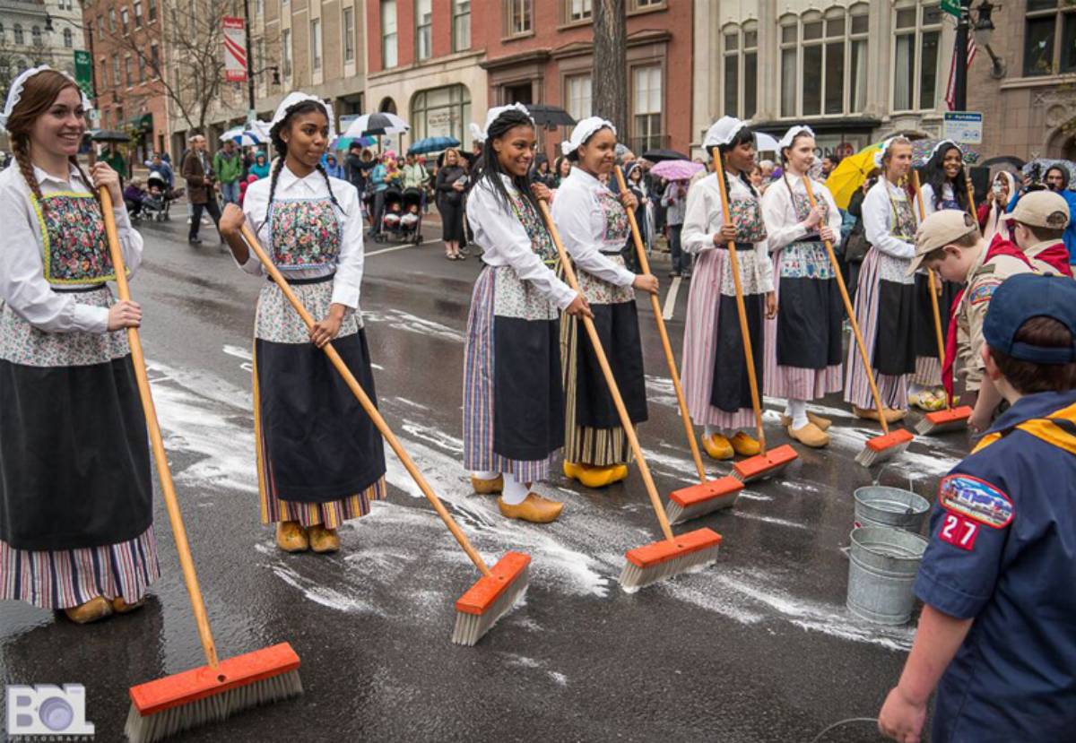 Dutch Street Scrubbing on State Street