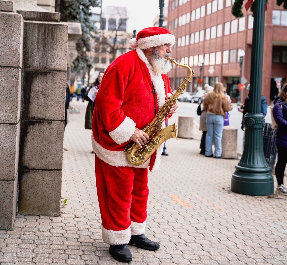 sax-o-clause in Downtown Albany