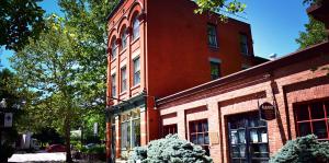 Exterior image of Discover Albany Visitors Center