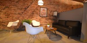 BEHIVE Albany interior, with common space