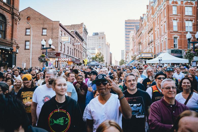 Photo of crowd at PearlPalooza