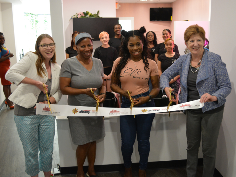 Business owners and Mayor Kathy Sheehan cutting ribbon